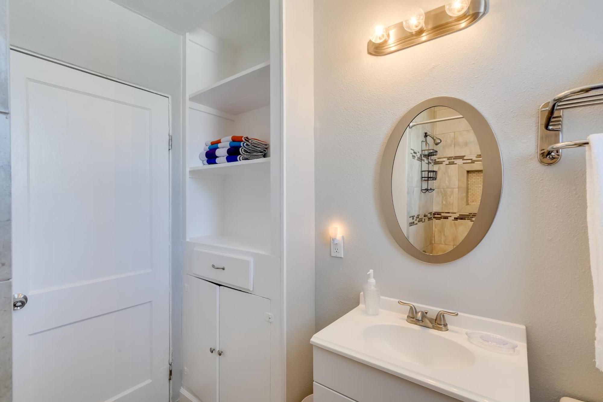 Beautiful Galveston Apt With Deck Less Than 3 Mi To Dtwn! Exterior photo